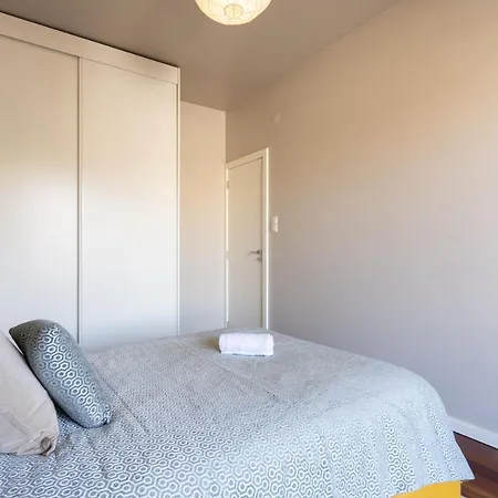 Carolina Roomy & Modern Porto