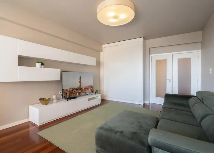 Carolina Roomy & Modern *