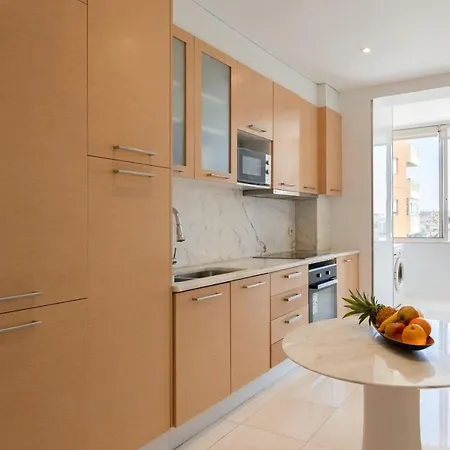 Carolina Roomy & Modern *