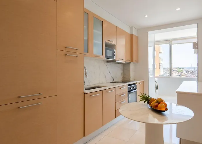 Carolina Roomy & Modern *